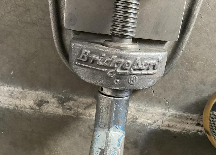 Used BRIDGEPORT 6" MILLING MACHINE VISE WITH HANDLE, 6-14