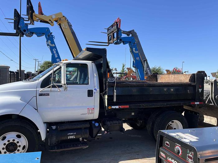 Used Truck-Dump 5 Yard*