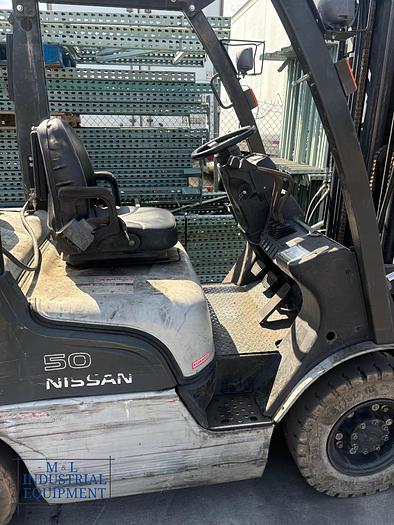 Used NISSAN FORKLIFT