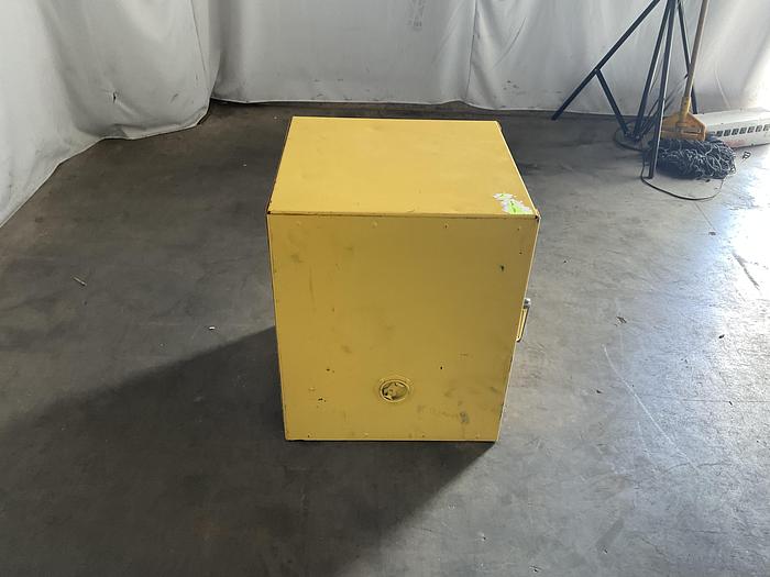 Used EAGLE 4 GAL. SAFETY STORAGE CABINET !
