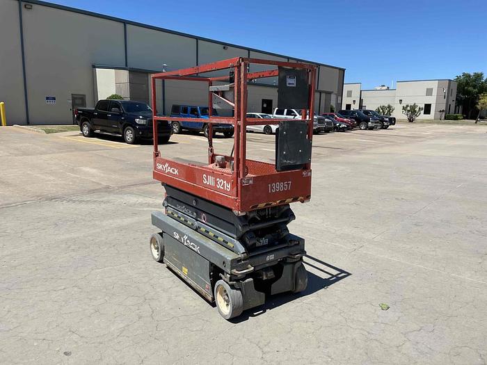 Used Scissor Lift-19' 2Wd Electric