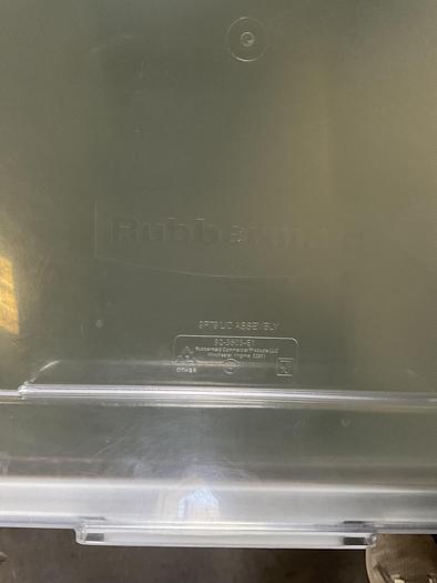 Used RUBBERMAID WHITE INGREDIENT BIN WITH LID