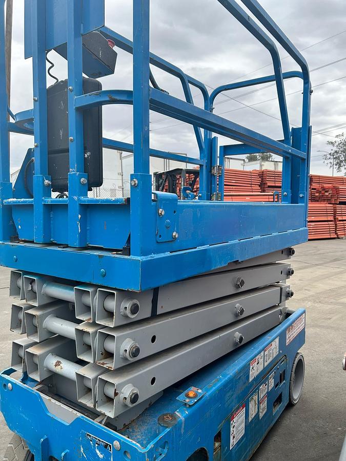 Used GENIE GS- 1930 SCISSOR LIFT