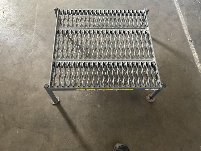 Used 9IN STATIONARY WORK PLATFORM !