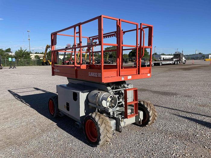 Used Scissor Lift-32' 4Wd Engine*