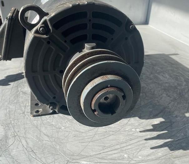 Used MOTOR 5 HP WEG T3E184T-S.