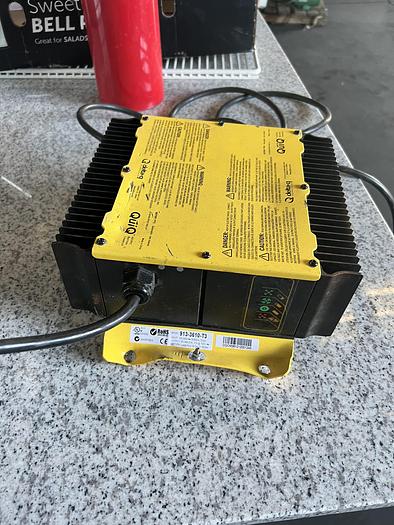 Used QUIQ BATTERY CHARGER