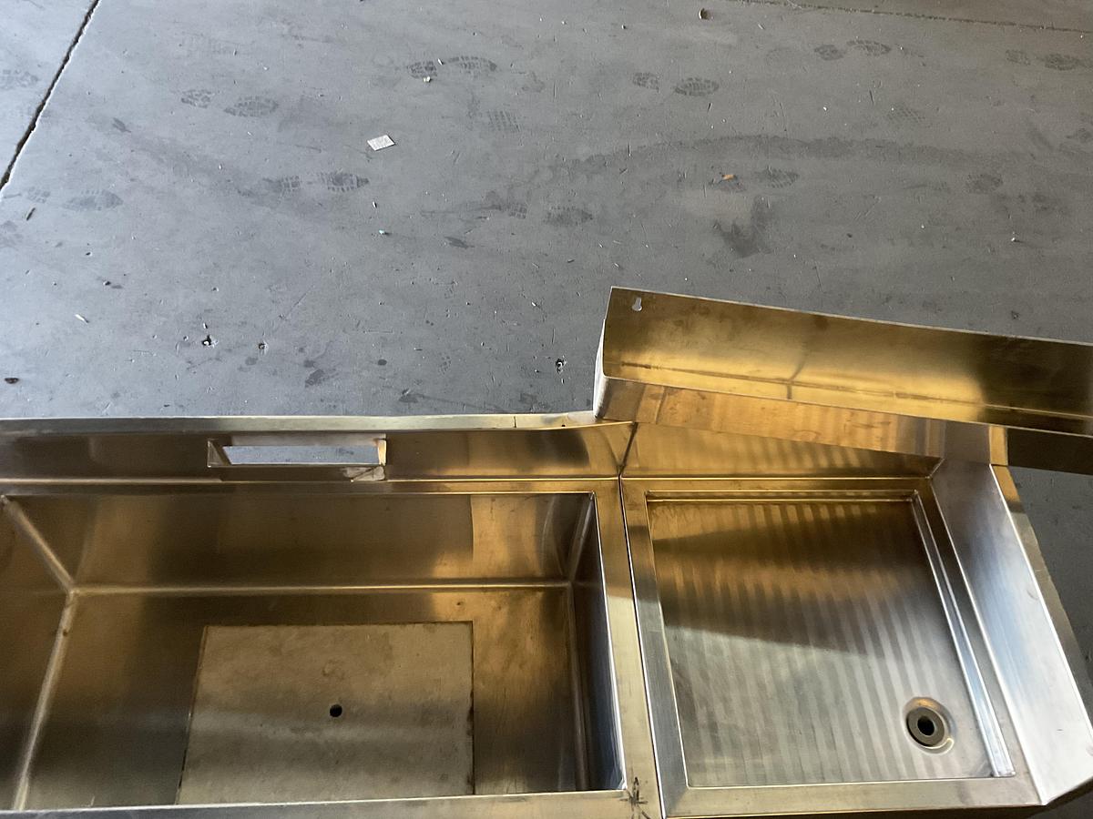Used STAINLESS STEEL DOUBLE COMPARTMENT BAR SINK