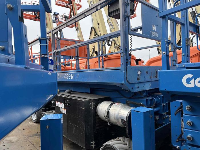 Used Scissor Lift-26' 4Wd Engine