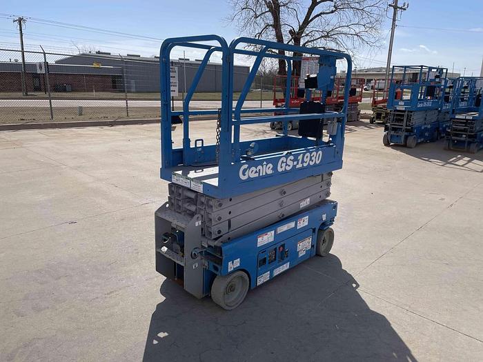 Used Scissor Lift-19' 2Wd Electric