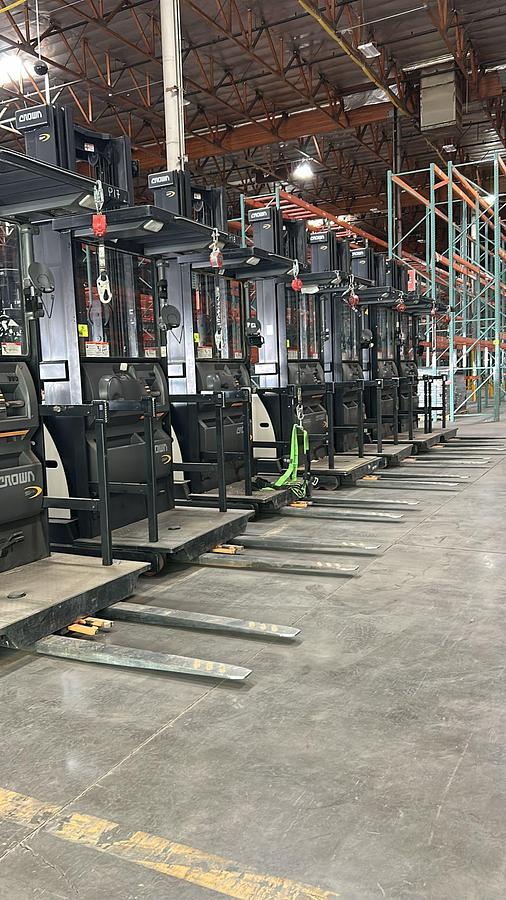 Used CROWN SP3400SERIES PICKER