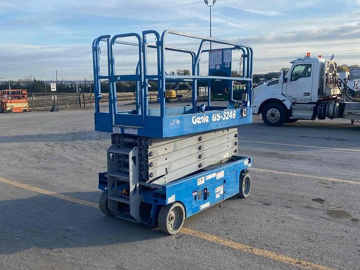Used Scissor Lift-32' 2Wd Standard Electric