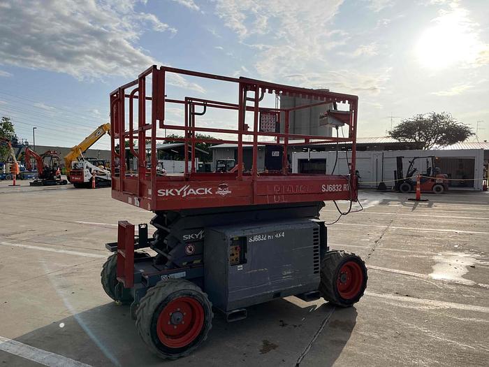Used Scissor Lift-32' 4Wd Engine*