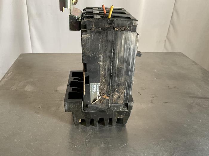 Used CIRCUIT BREAKER SQUARE D FH 20A, MODEL FH36020