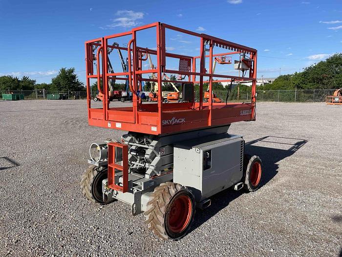 Used Scissor Lift-32' 4Wd Engine*