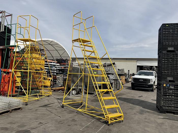 Used COMMERCIAL 12 STEPS LADDER !