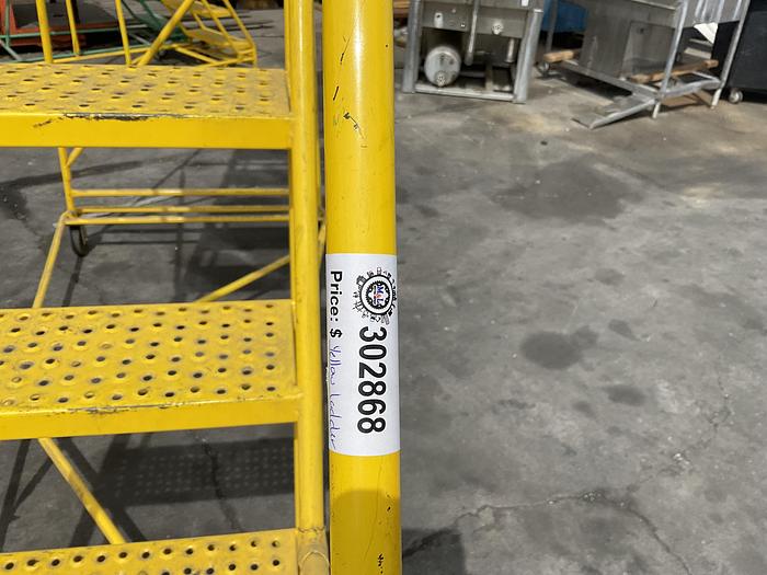 Used COMMERCIAL 12 STEPS LADDER !