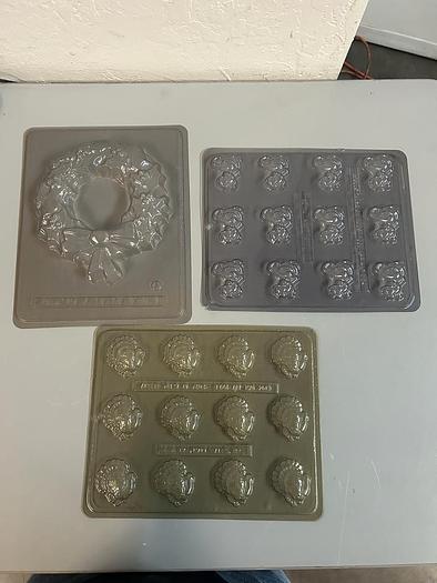 Used ASSORTMENT OF CANDY, CHOCOLATE, SOAP OR PLASTER MOLDS !