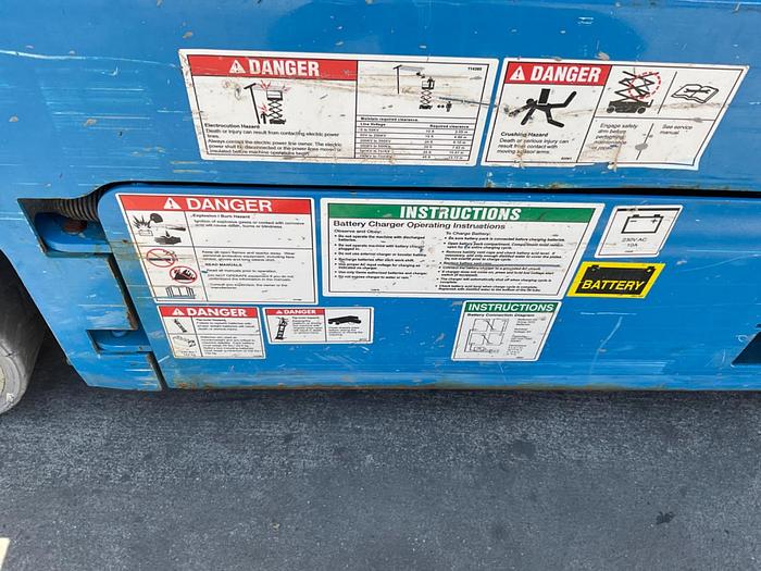 Used BLUE SCISSOR LIFT, GENIE / GS-1930