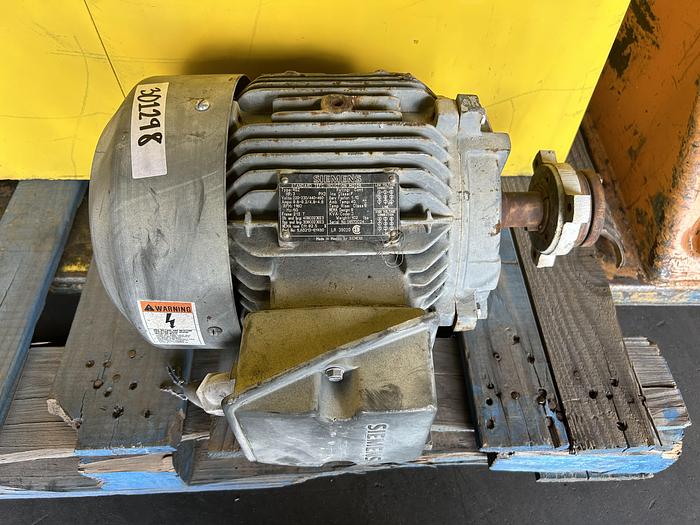 Used INDUCTION MOTOR; 3 HP; 3 PH; 1160 RPMS;  LR 39020