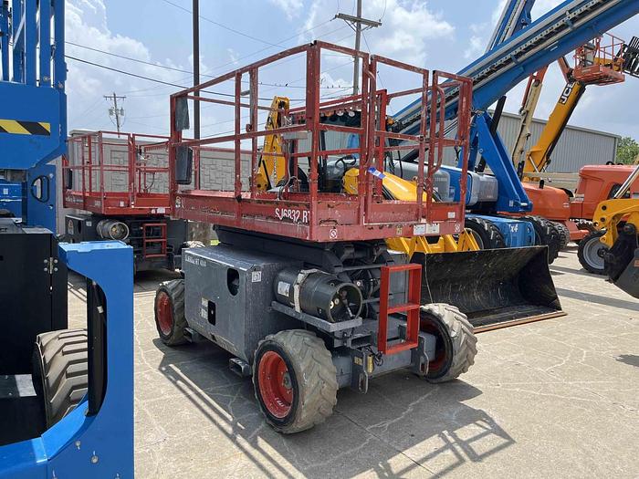 Used Scissor Lift-32' 4Wd Engine*