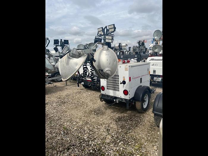 Used Light-4000 Watt Diesel Tower Towable