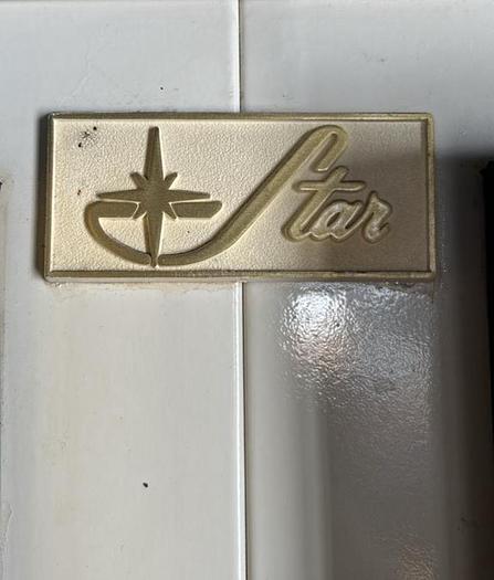 Used INDOOR GLASS DOOR BAGGED ICE MERCHINDISER ./