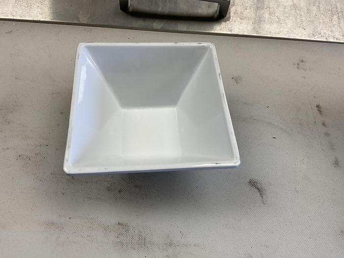 Used PLATES AND SMALL WARES !