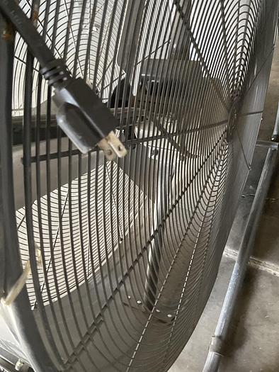 Used DAYTON COMMERCIAL FAN; MODEL 1YNW6A; 120VAC/60HZ/615W