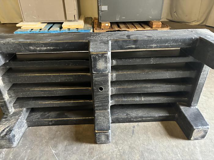 Used BLACK PLASTIC DUNNAGE