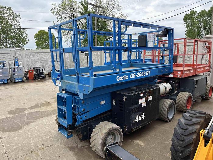 Used Scissor Lift-26' 4Wd Engine*
