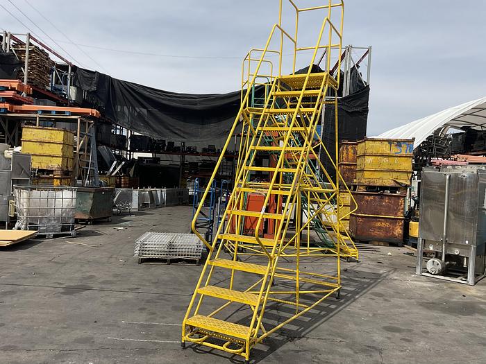 Used COMMERCIAL 12 STEPS LADDER !
