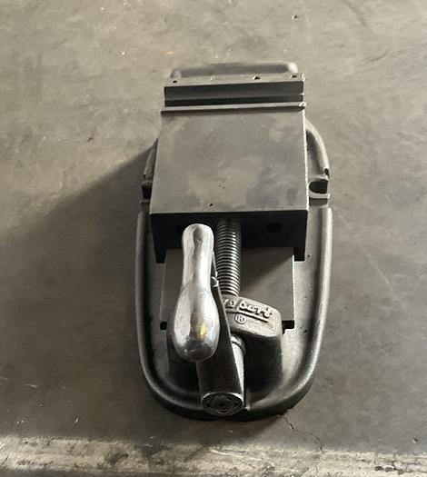 Used BRIDGEPORT 6" MILLING MACHINE VISE WITH HANDLE, 6-14