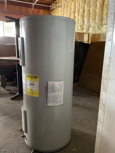 Used BRADFORD WHITE WATER HEATER; M240S6DS ./