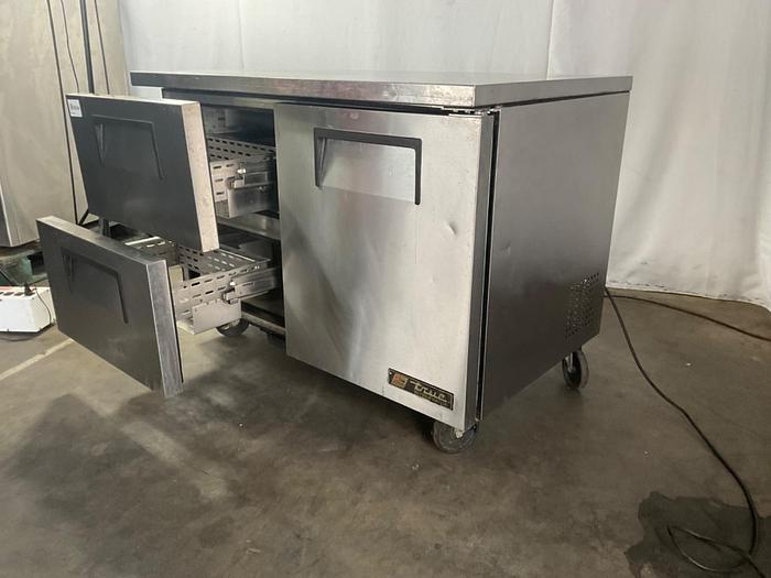 Used TRUE REFRIGERATED SANDWICH/SALAD PREP TABLE WITH ONE DOOR AND TWO DRAWERS; TUC-48D-2./