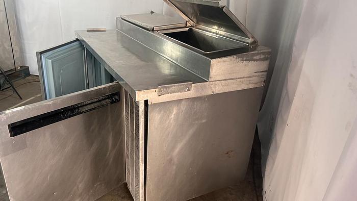 Used REFRIGERATED SANDWICH PREP TABLE (NEEDS SPECS FRO THE TAG)./