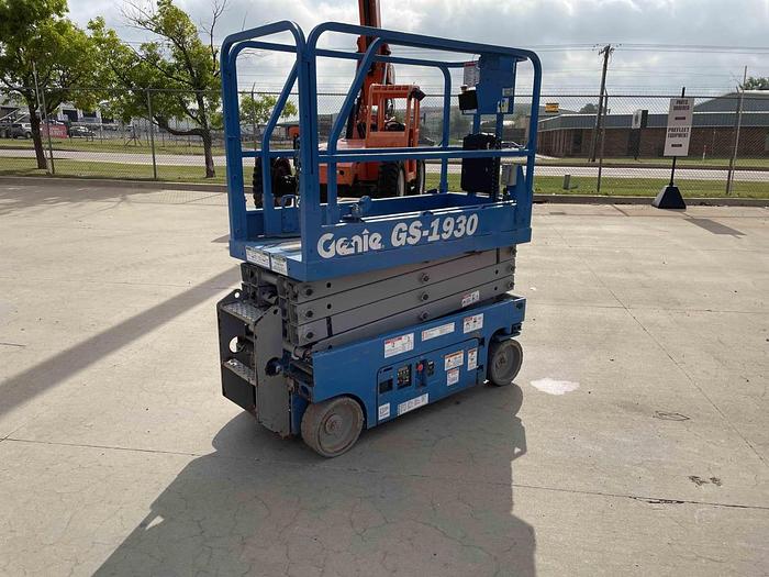 Used Scissor Lift-19' 2Wd Electric