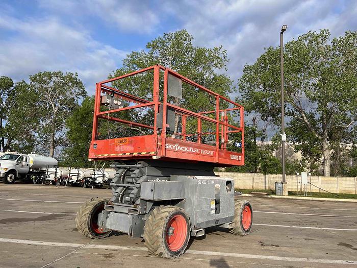 Used Scissor Lift-32' 4Wd Engine*