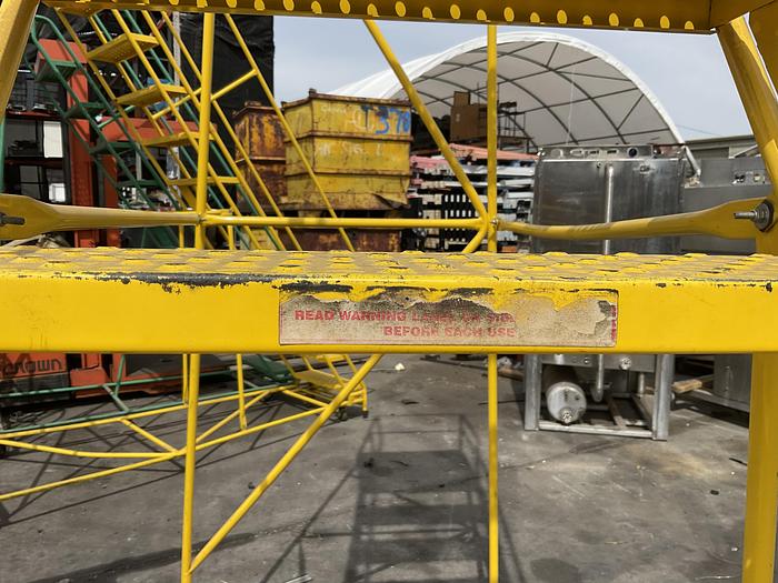 Used COMMERCIAL 12 STEPS LADDER !