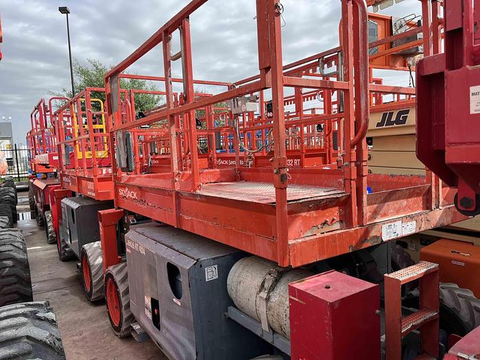 Used Scissor Lift-26' 4Wd Engine