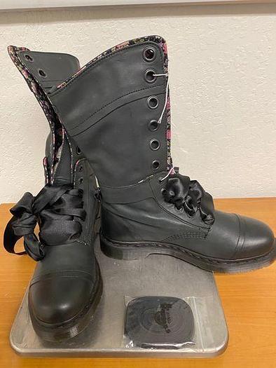 Used WOMEN'S DR. MARTENS TRIUMPH 1914 CONVERTIBLE/MID CALF BLACK BOOT SIZE 10 US !