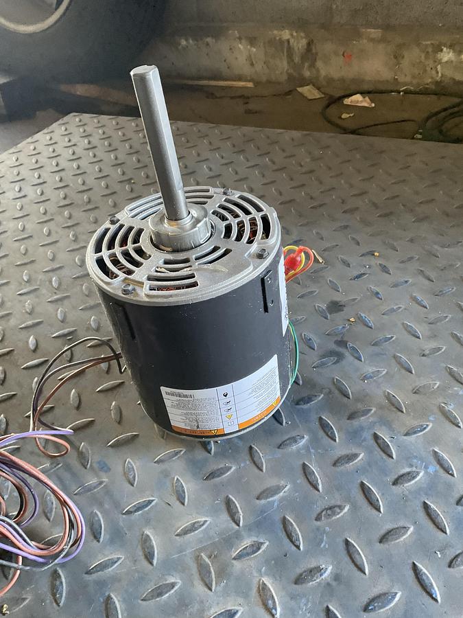 Used SERVICEFIRST OEM COMMERCIAL ELECTRIC MOTOR – 1 HP – 460/380-415 VAC – 1125 RPM – 48Y FRAME