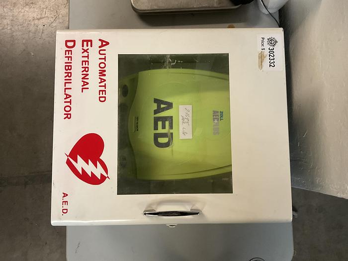 Used AUTOMATED EXTERNAL DEFIBRILLATOR