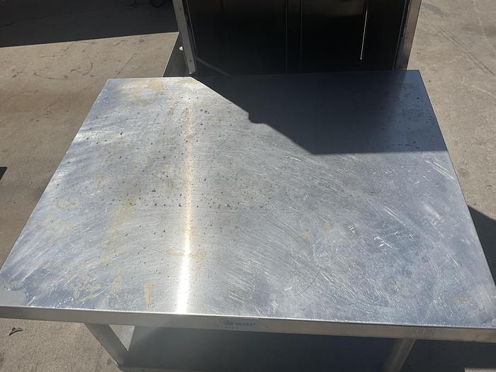 Used STAINLESS STEEL TABLE