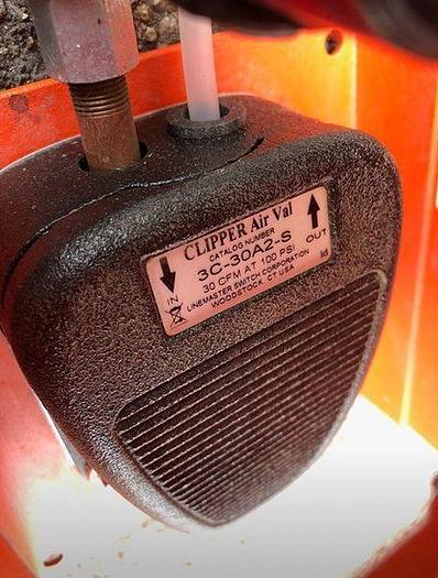 Used FOOT PEDAL CLIPPER SWITCH, W / LINEMASTER GUARD 522-B14 !