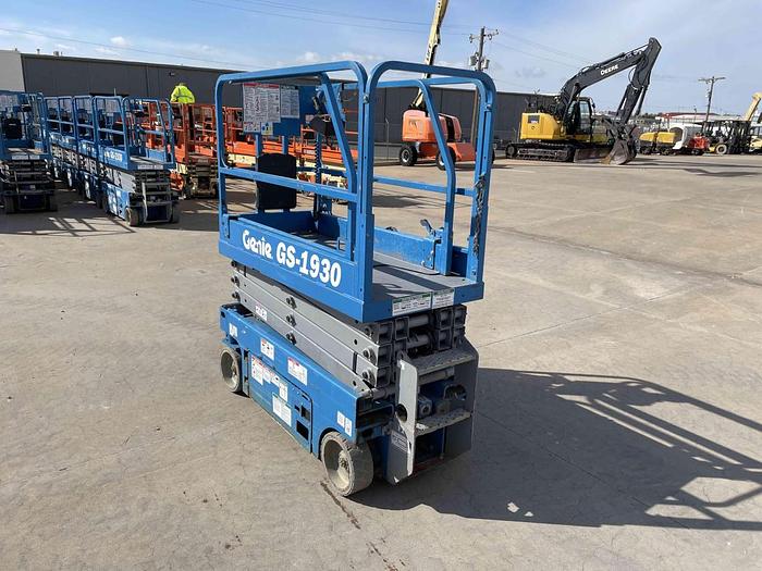 Used Scissor Lift-19' 2Wd Electric