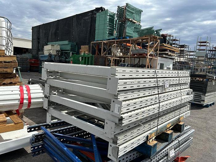 Used 6FT RIDGE U-RACK UPRIGHTS