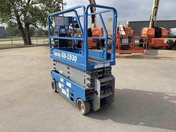 Used Scissor Lift-19' 2Wd Electric