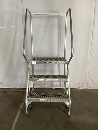 Used 3 STEPS TRI-ARC LADDER