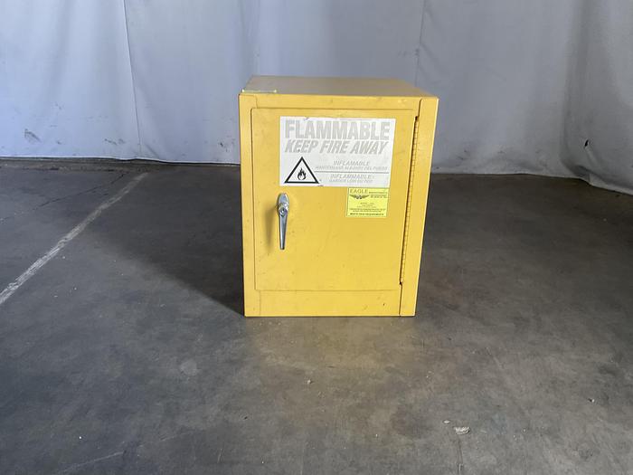 Used EAGLE 4 GAL. SAFETY STORAGE CABINET !